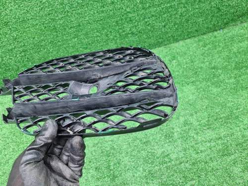 Решетка перед. бампера Mercedes S W222 (17-20) AMG