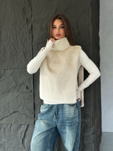 Светло-бежевая манишка из эко-меха