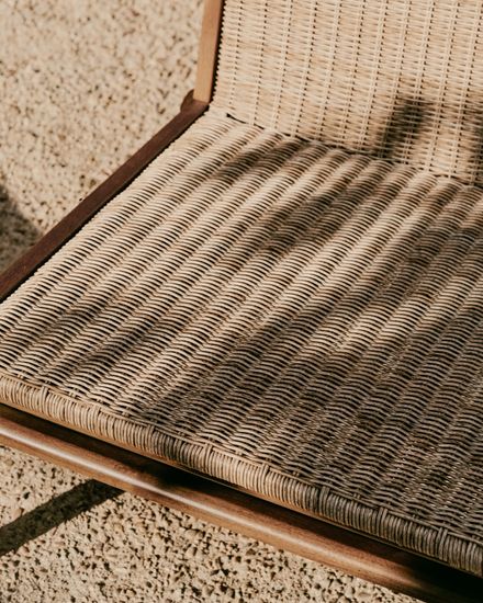 Кресло Itani из массива акации и искусственного ротанга La Forma Испания 