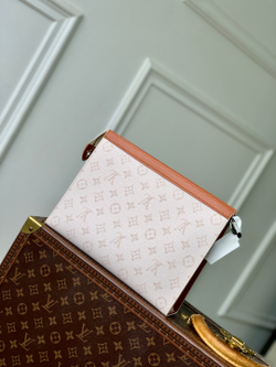 Louis Vuitton Pochette Voyage MM