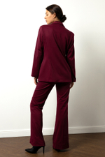 Брюки умеренного клеша в бордовом оттенке