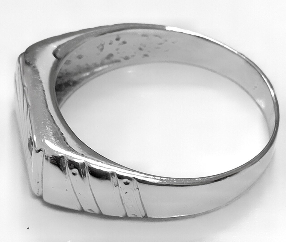 Ювелирное кольцо из серебра 925 пробы