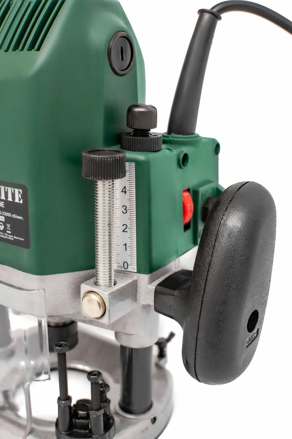 Фрезер FAVOURITE FER 2400E 2400Вт, 10000-23000 об/мин (115102405)