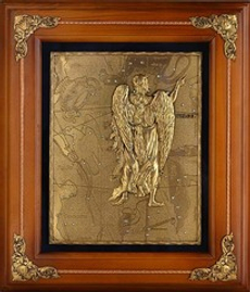 Деревянная ключница настенная "Дева"