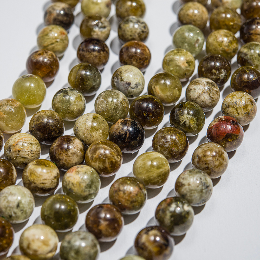 Гроссуляр (зеленый гранат) натуральный, шар 9,9мм