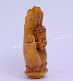 Нэцкэ Будда на ладоне