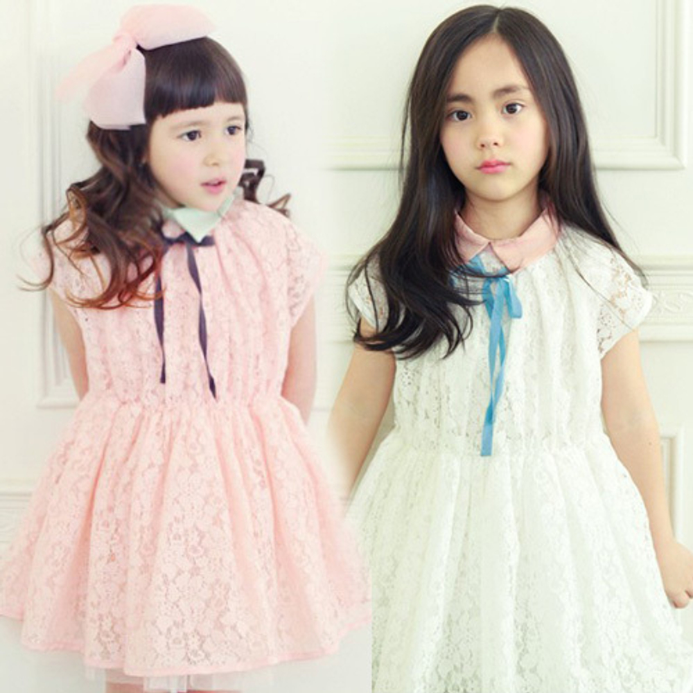 Платье однотонное кружевное с контрастным отложным воротником