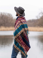 Шерстяной палантин с этно орнаментом