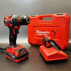 Шуруповерт аккумуляторный бесщеточный Milwaukee 18V 2АКБ в мини кейсе