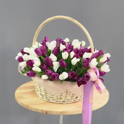 101 тюльпан в корзине