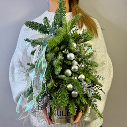 «Иней» композиция из пихты на Новый год и Рождество