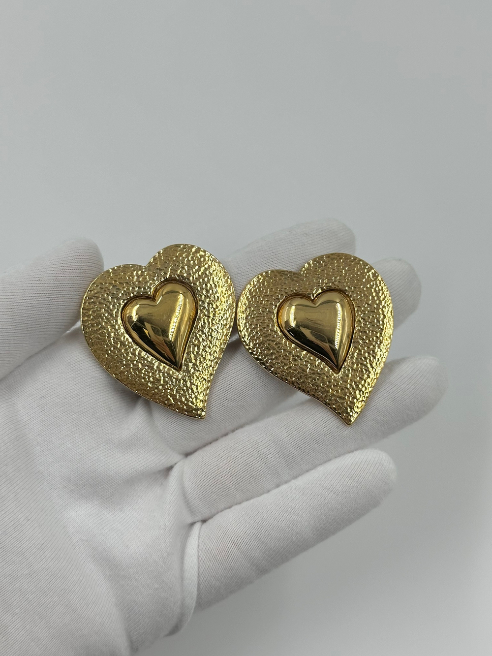 Крупные клипсы в виде сердец Yves Saint Laurent