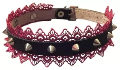Ошейник с цикламеновым кружевом и шипами