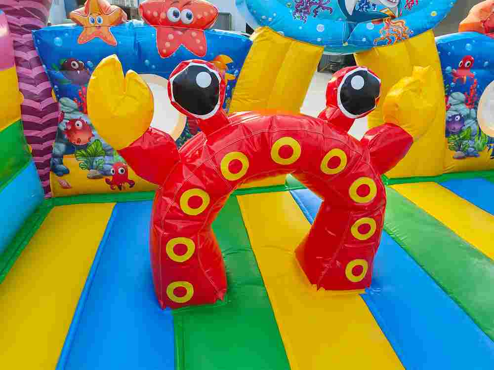 Коммерческий надувной батут без горки «В гостях у моря» 12*6*3,5 м.