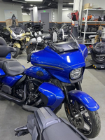 STREET GLIDE™ Ultra 117 в цвете BLUE BURST (BLACK TRIM)
