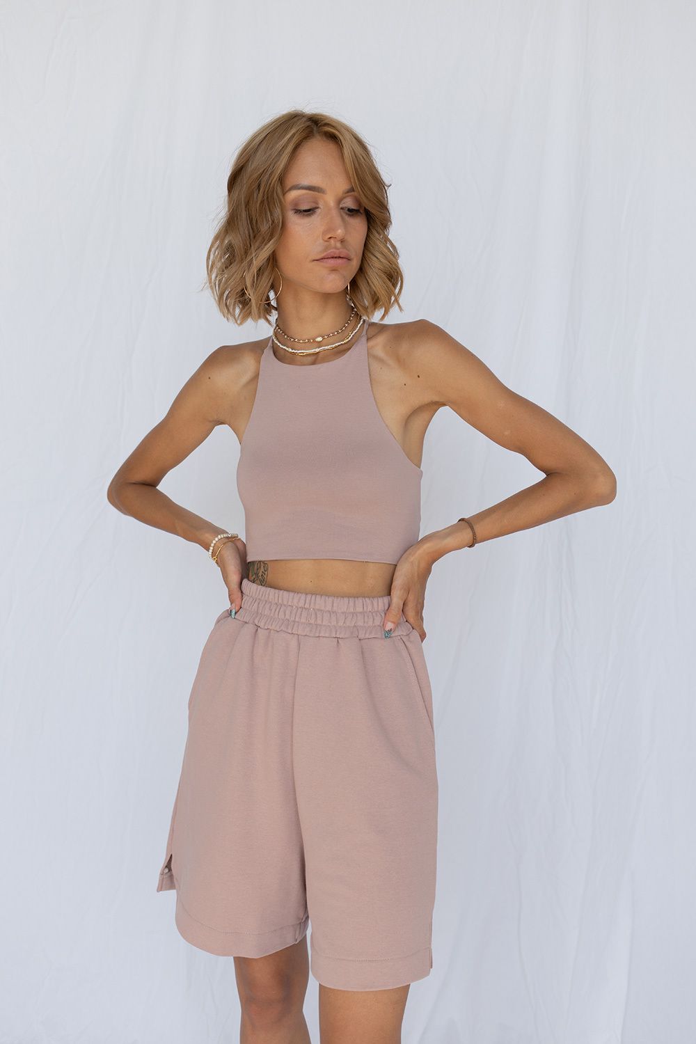 Топ с завязками сзади цвета розовое латте