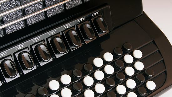 Аккордеон кнопочный 87/120/IV/11/5, черный, Weltmeister Romance874-IV-120/87-BKIS