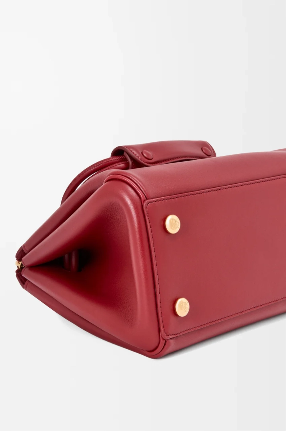 Loewe Маленькая сумка Madrid из мягкой телячьей кожи, красный