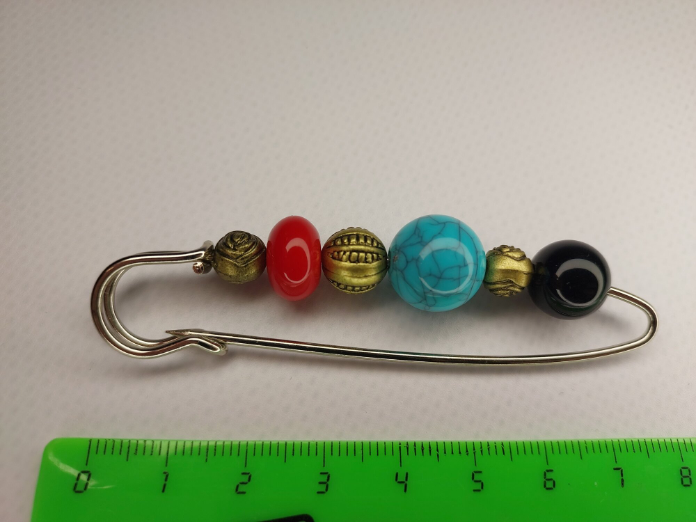 Булавка брошь "Камешки" для кардигана,  пальто, платков, костюмов, одежды. Цвет серый синий красный.