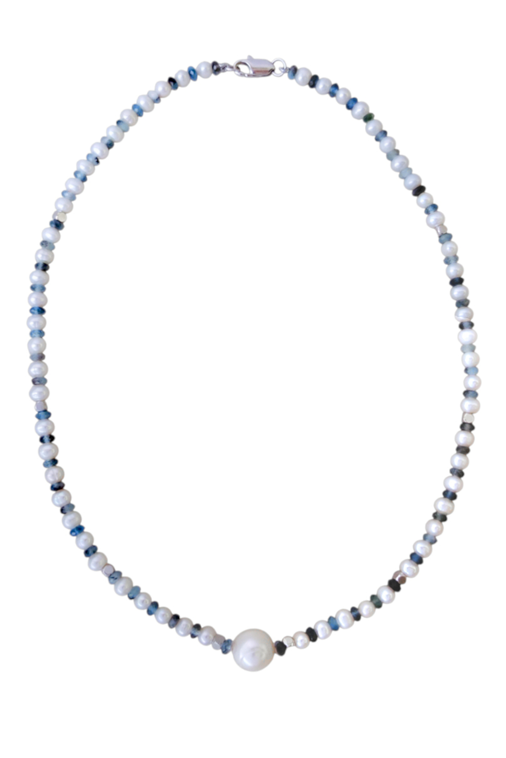 Тонкий чокер с жемчужиной в центре