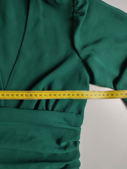 Платье цвета изумруда, визуально на 42 размер