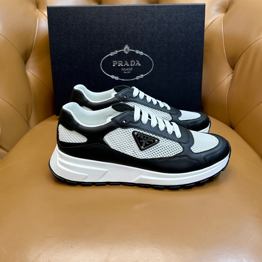 Классические сетчатые кроссовки