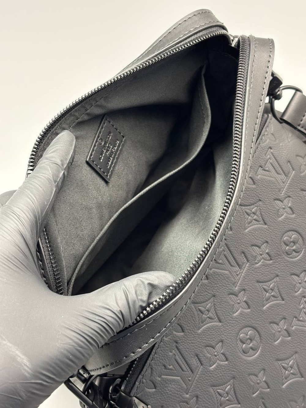 Сумка-мессенджер Louis Vuitton