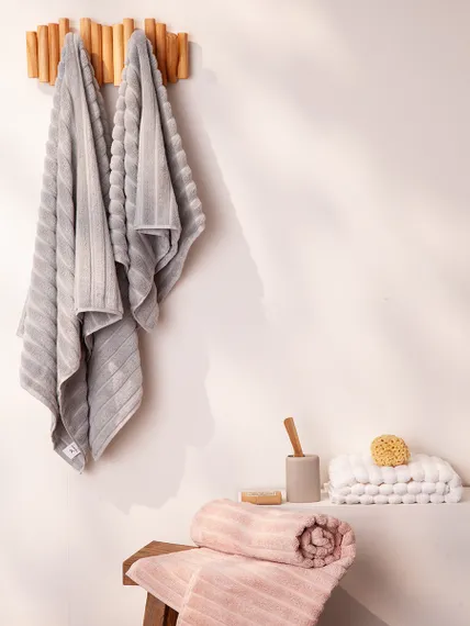 Полотенце банное Waves цвета пыльной розы Essential, 70х140 см