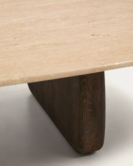 Журнальный столик Pirita из бежевого травертина с ножками из дуба с темной отделкой, 147 x 65 см