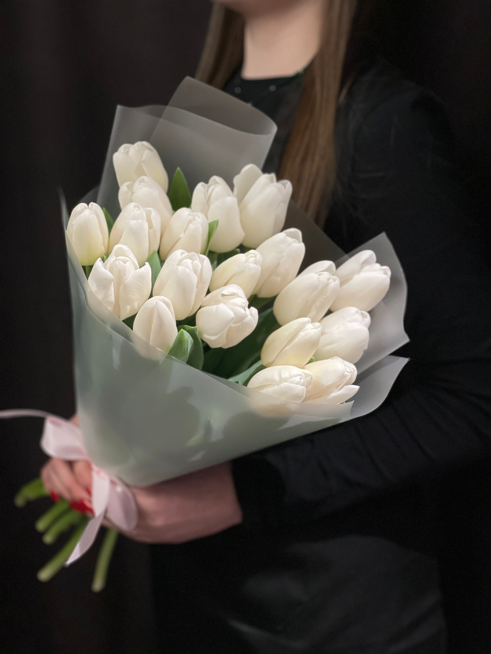 19 белоснежных тюльпанов