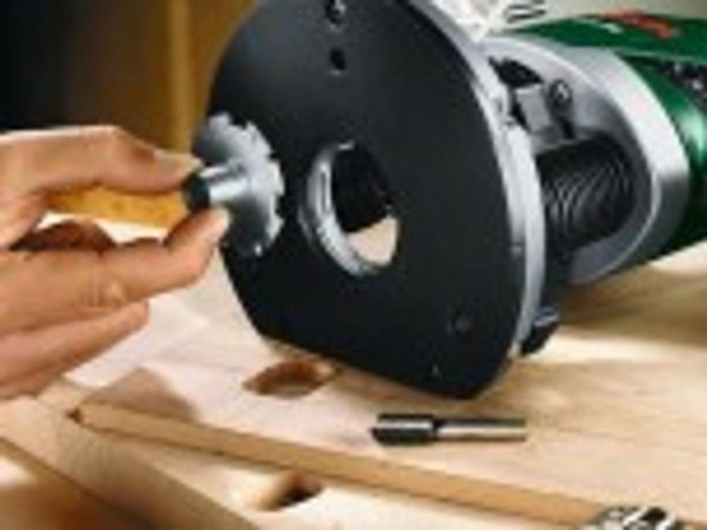 Фрезер электрический BOSCH POF 1200 AE  060326A100