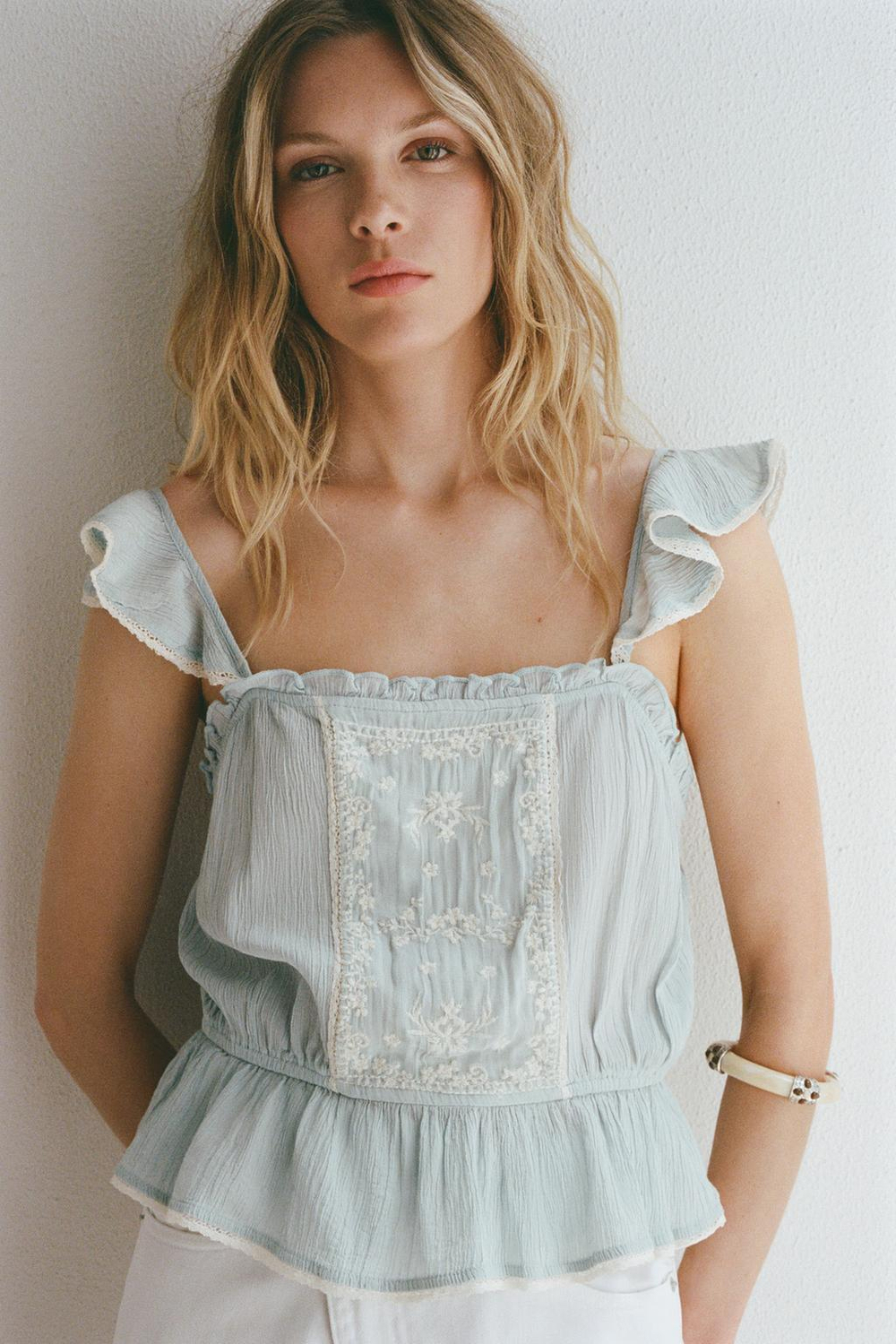 ZARA ТОП С ВЫШИВКОЙ И ВОЛАНАМИ, СИНИЙ