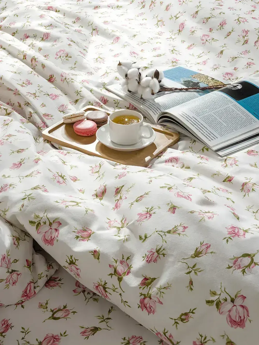 Декоративная наволочка с рюшами, оборками "Розовые бутоны" 50х70 см, 1 шт, без молнии