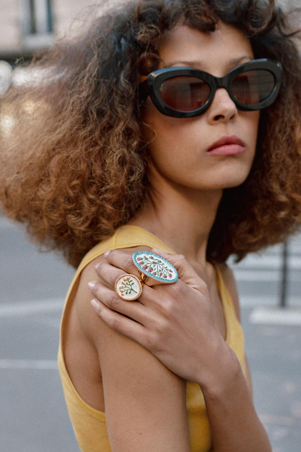 ZARA НАБОР ИЗ 2 КОЛЕЦ «ГЕОМЕТРИЧЕСКИЕ ФОРМЫ И ЦВЕТЫ», ЗОЛОТИСТЫЙ