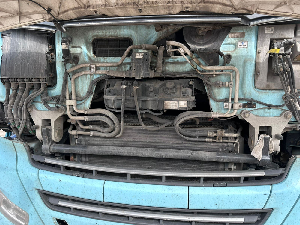 Shacman (Shaanxi) SX* 4x2 Седельный тягач SX4188YY381 (Дизельный, 12,5 л, 473 л.с., АТ)