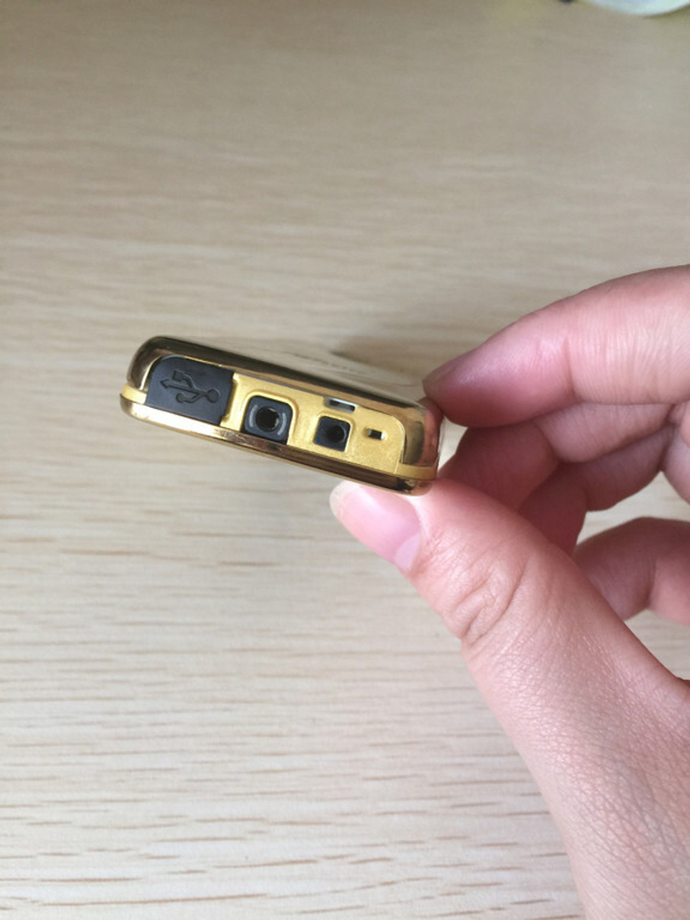 Мобильный телефон Nokia 6300 Gold