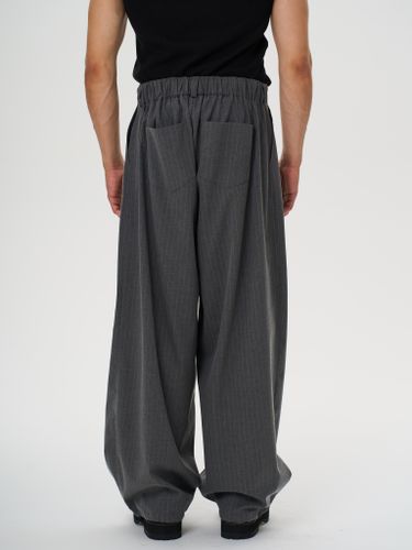 Серые брюки на резинке