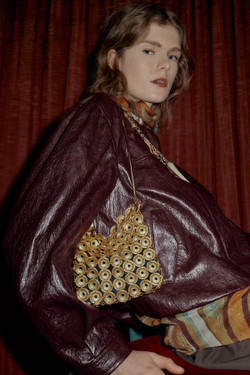 ZARA СУМКА-МЕШОК С МЕТАЛЛИЧЕСКИМИ ДЕТАЛЯМИ, ЗОЛОТИСТЫЙ