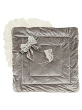 Зимний конверт-одеяло на выписку &quot;Блюмарим&quot; (серый с молочным кружевом, стразами и бантом)