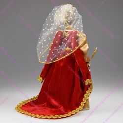 Сувенирная кукла в придворном костюме