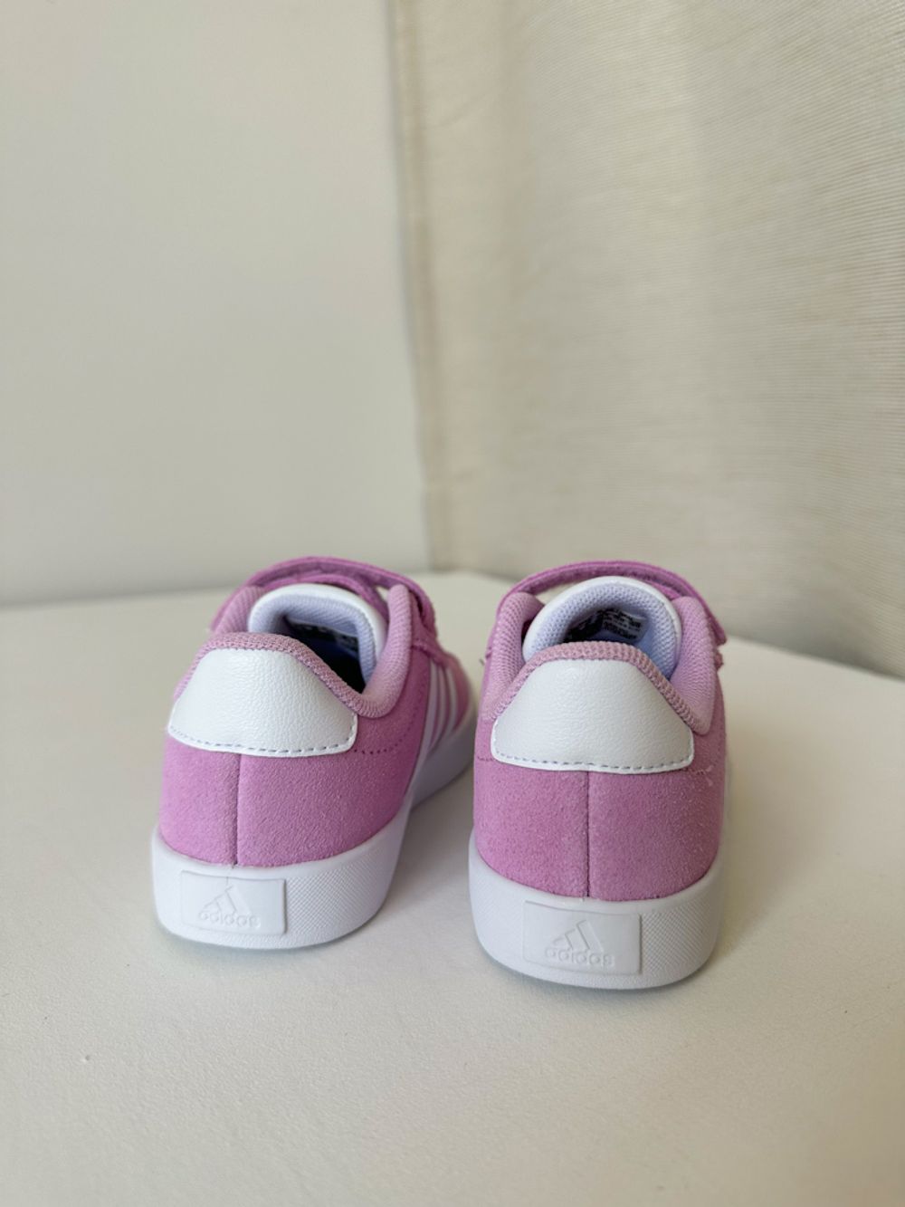 Новые замшевые кеды Adidas, 25