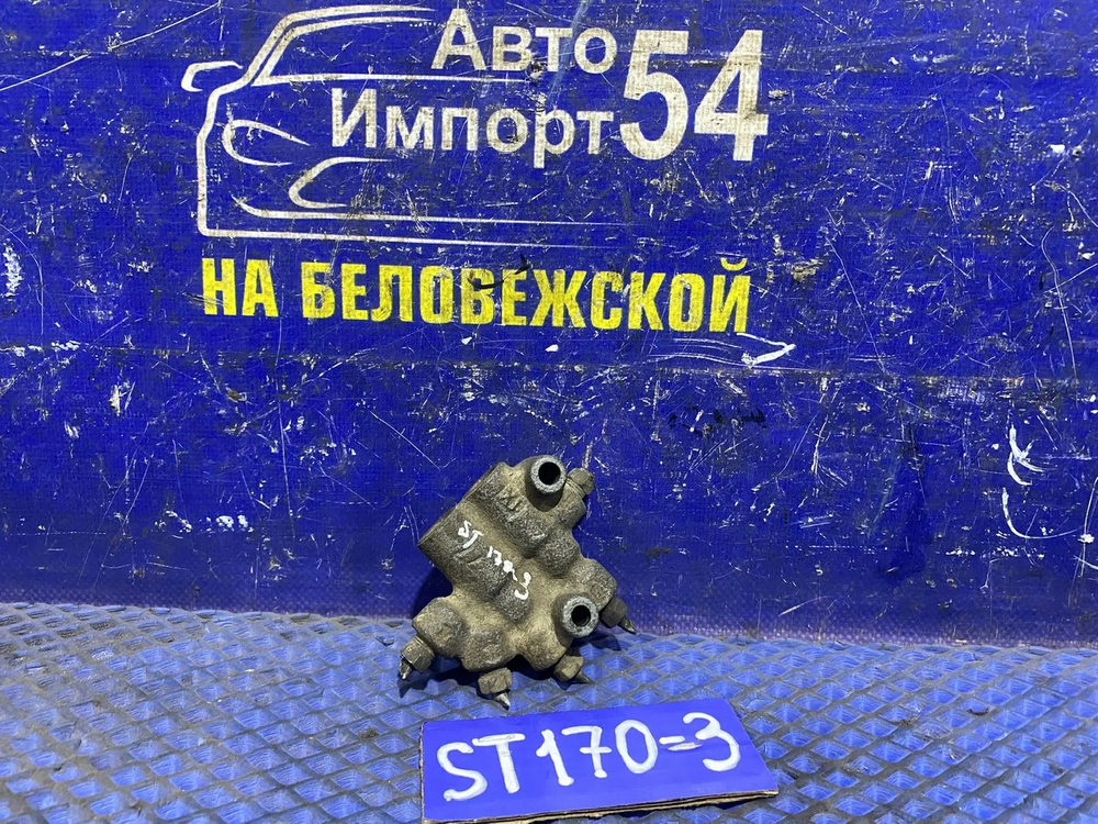 Распределитель тормозной TOYOTA CORONA 1990