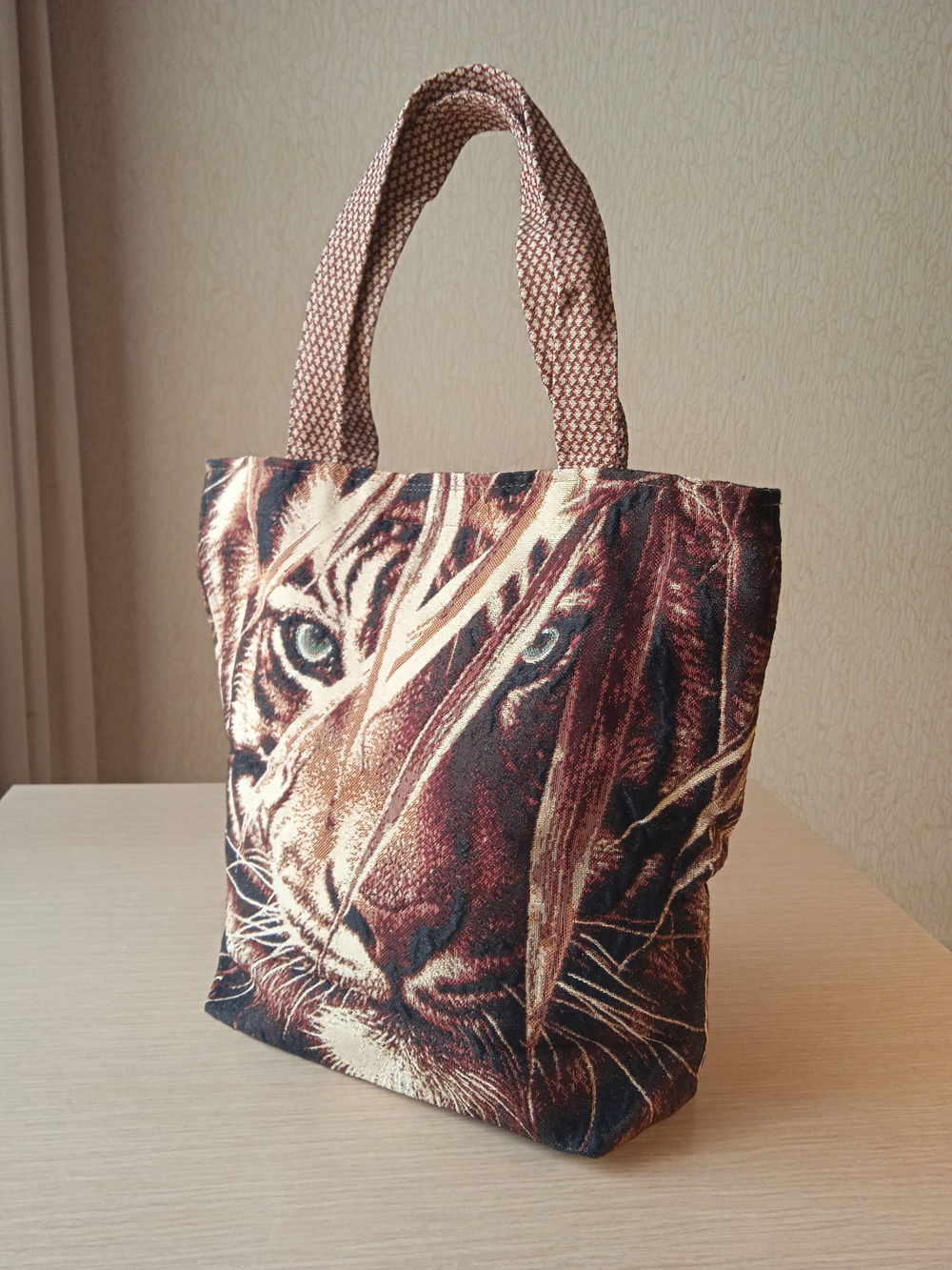 Гобеленовая сумка Тигр (39х39х12)