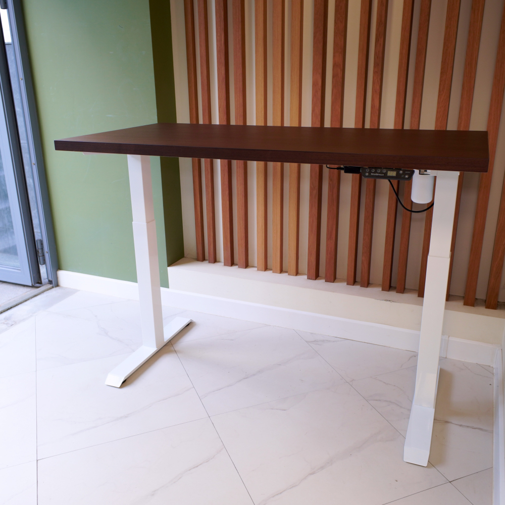 Регулируемый компьютерный стол Motor UP с регулировкой по высоте — столешница МДФ венге