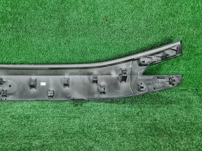 Накладка крышки багаж. Subaru Forester 5 SK 18-нв