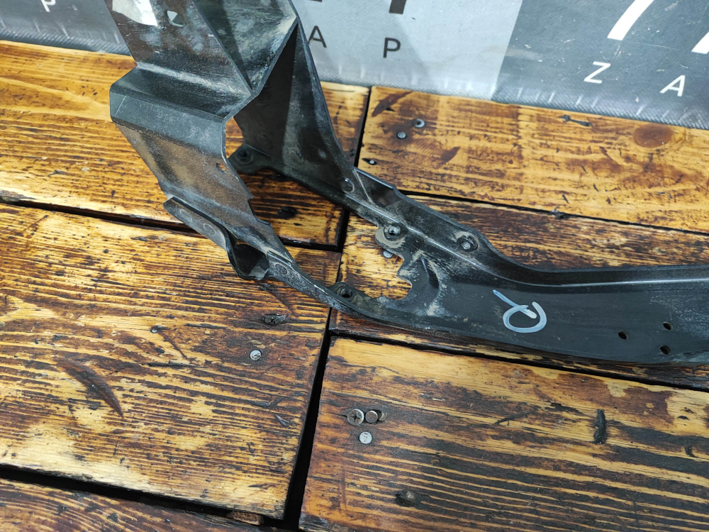 Кронштейн радиатора левый MINI Hatch (F55/F56)  Б/У Оригинал 51647307873