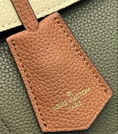 Сумка Louis Vuitton Lockme Ever BB зеленый