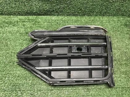 Решетка переднего бампера VW Touareg 3 (18-23)