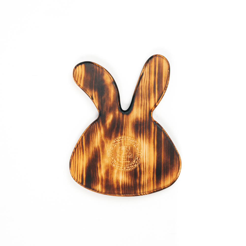 Менажница из кедра для подачи блюд и закусок с гравировкой "Listen to your heart"