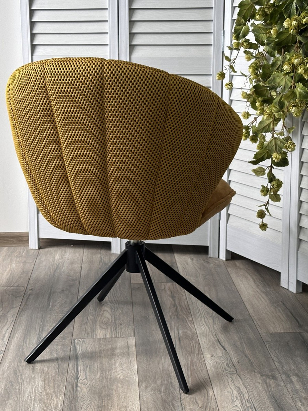 Стул М-City DISAUR Астра (Astra) поворотный на поворотный на 360 градусов, Желтый Sonic 68 ткань, 7525-132 Велюр, Черный каркас